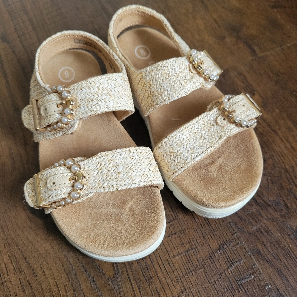Four pairs of sandals - Picture 8 of 9